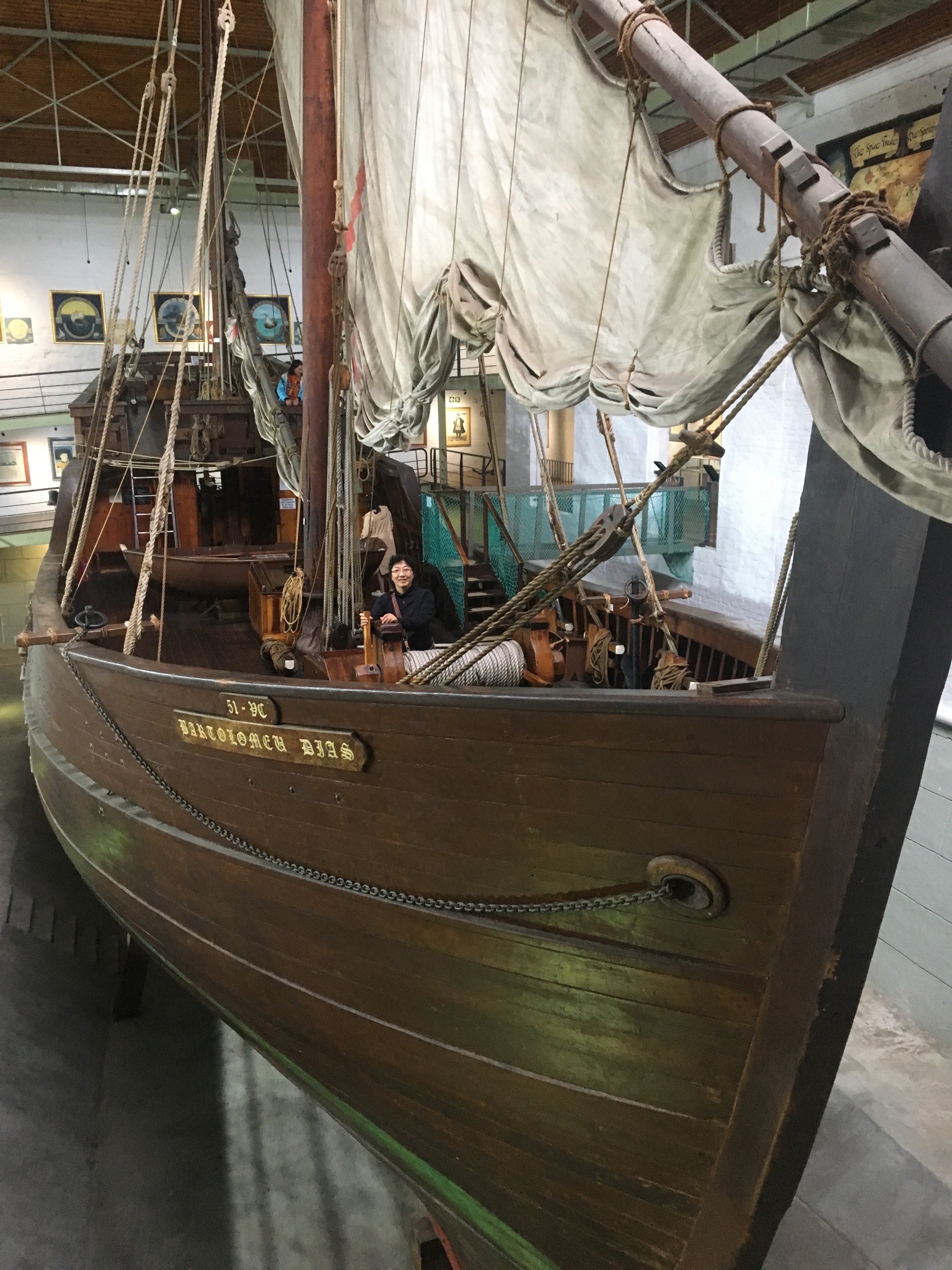 南非的迪亚斯航海博物馆按一定比例仿制的木船栩栩如生。