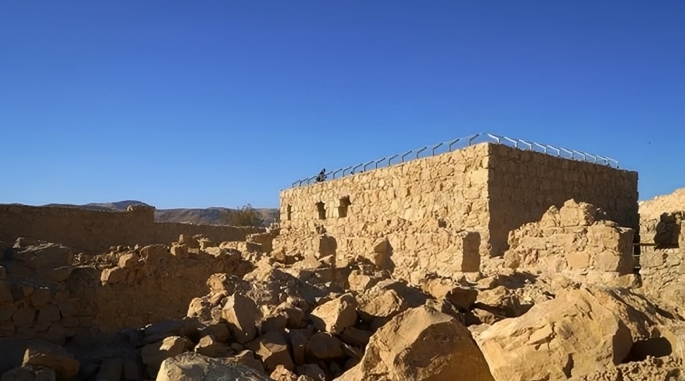 #旅行成功手记    马萨达是犹太人的圣地，2001年被联合国教科文组织列为世界遗产，古堡地势险要，