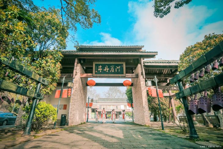洪崖丹井景区