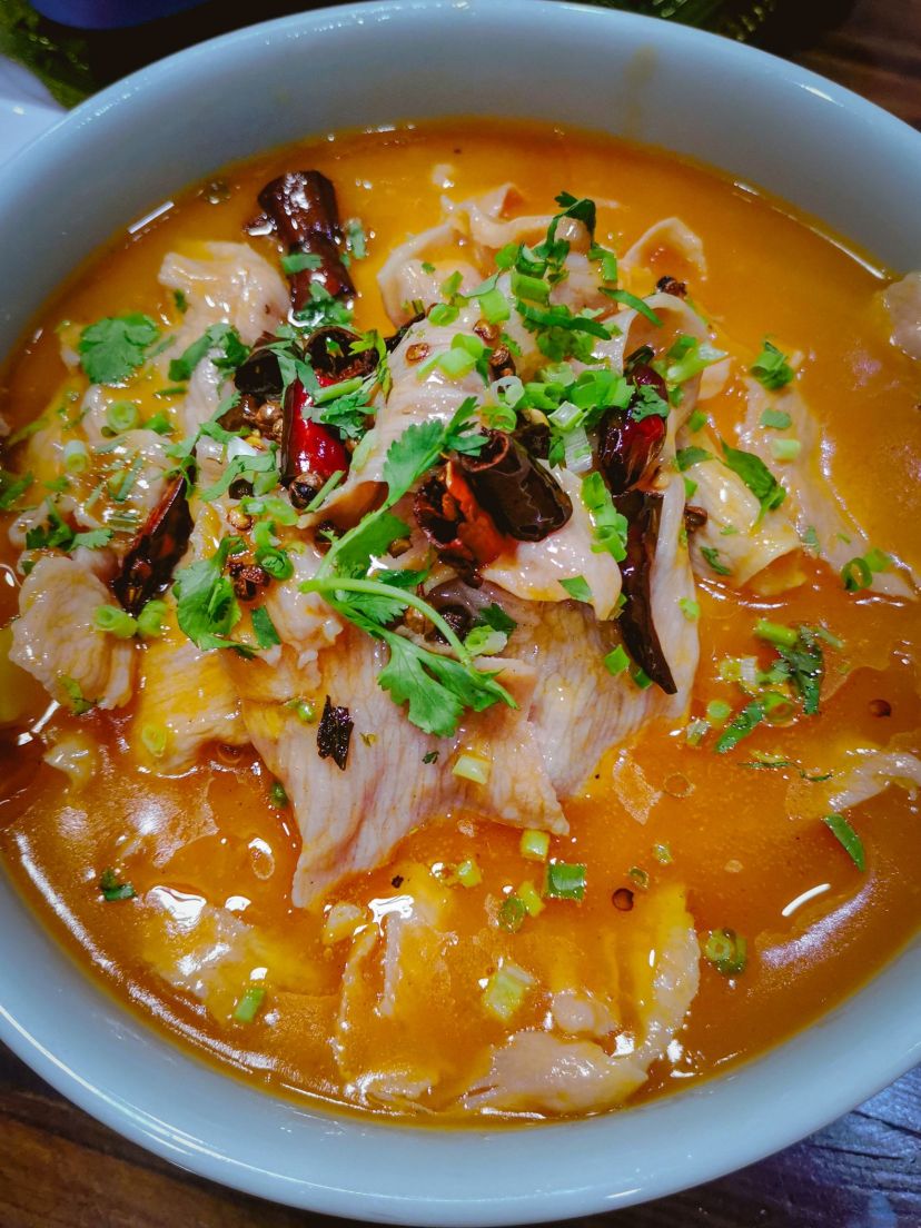 泼水街云南菜(东风路店)