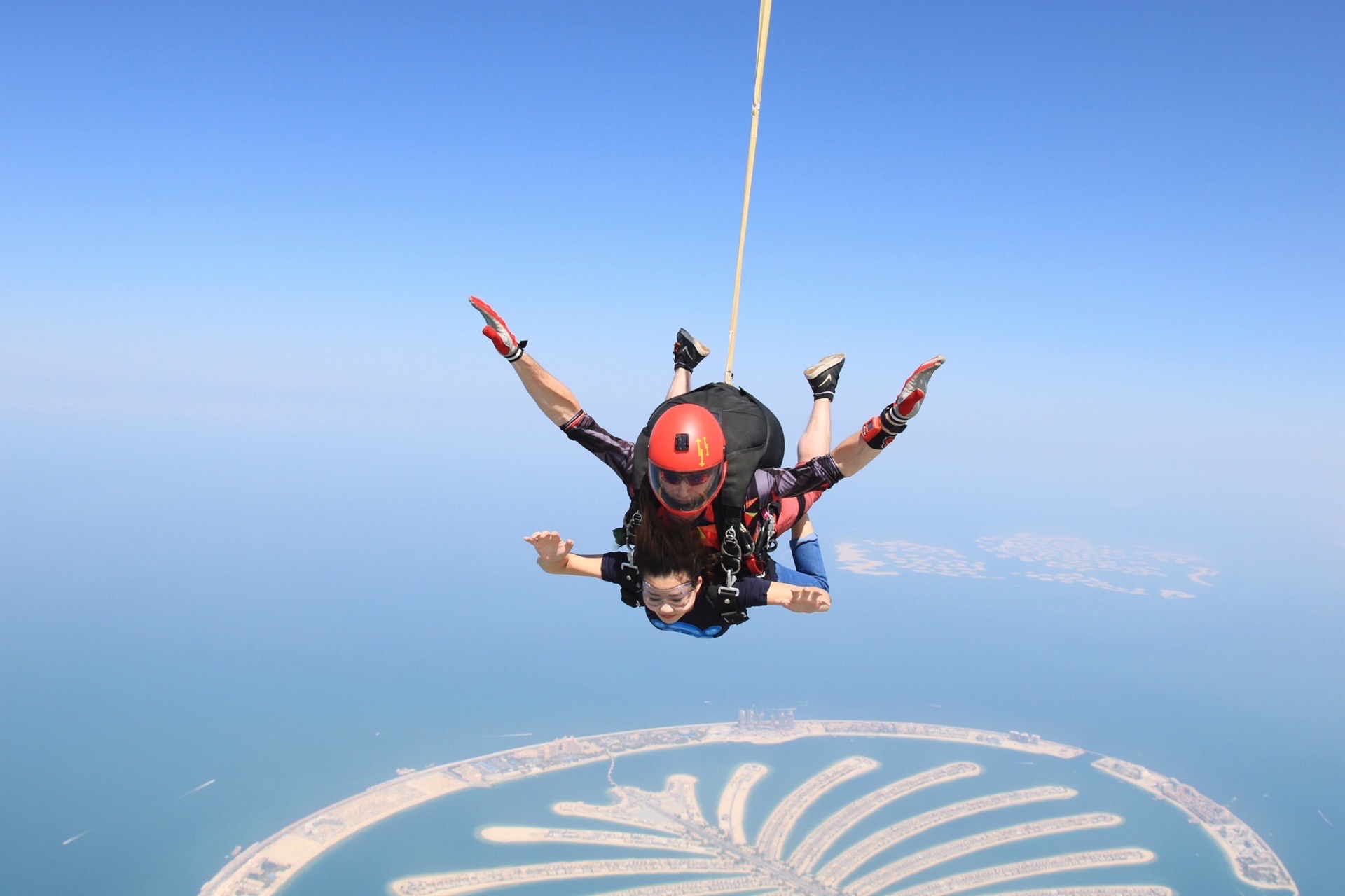 迪拜高空跳伞体验  来了迪拜怎么可以不跳伞，据说是全球最贵最美跳伞点了😂。先提前网上预约时间，可以选