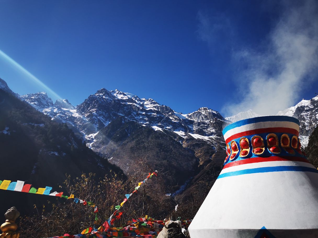 梅里雪山三千年冰封，山间时间流淌而下