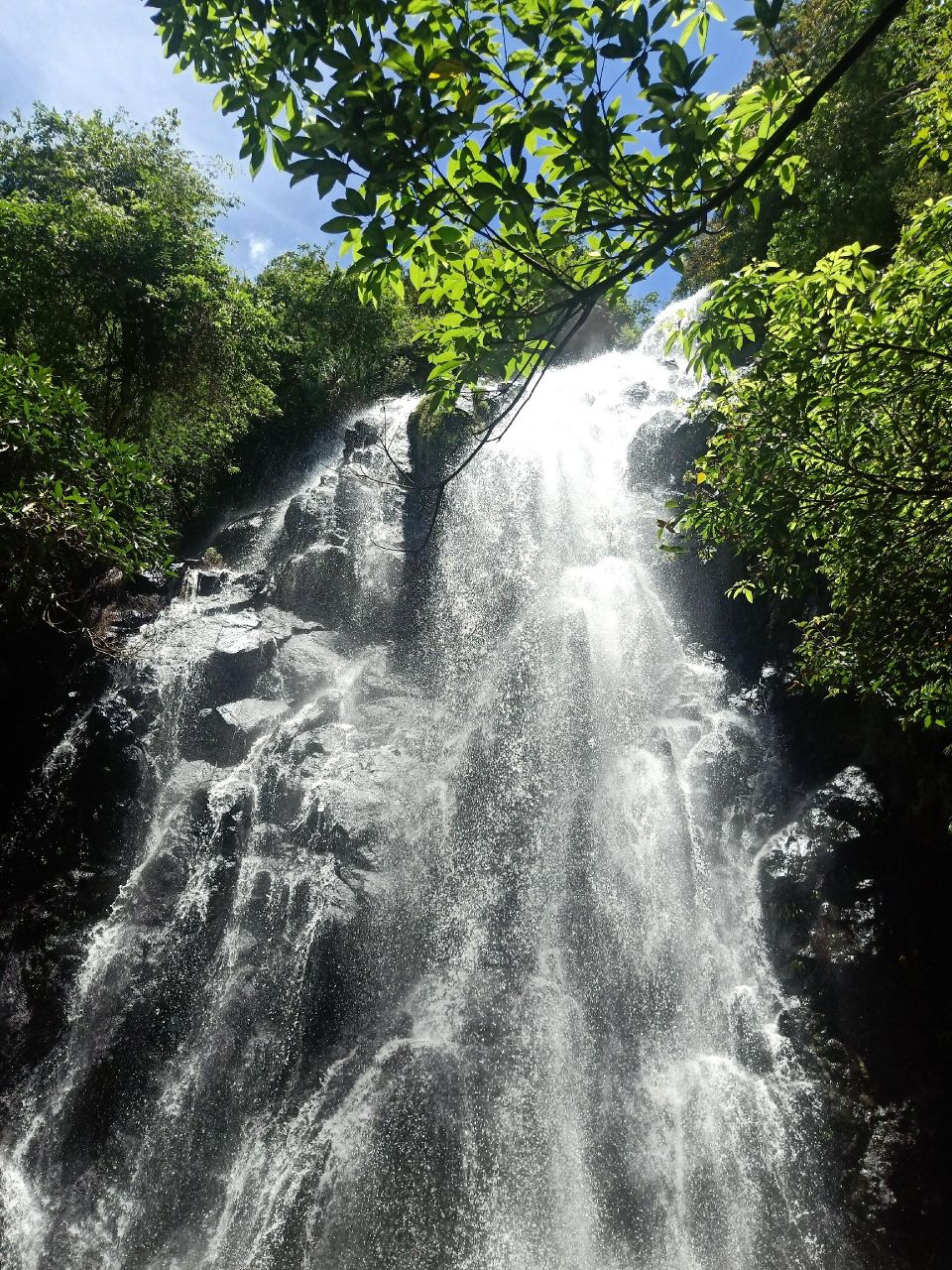 马峦山瀑布