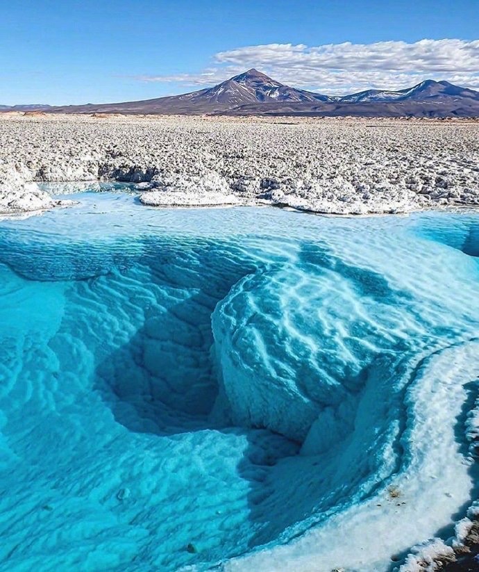 位于智利阿塔卡马沙漠中的一处盐湖 ​​​