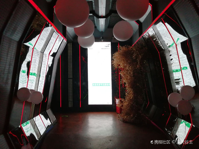 今晚听说在南宁民族影城3楼的派神酒吧请明星来