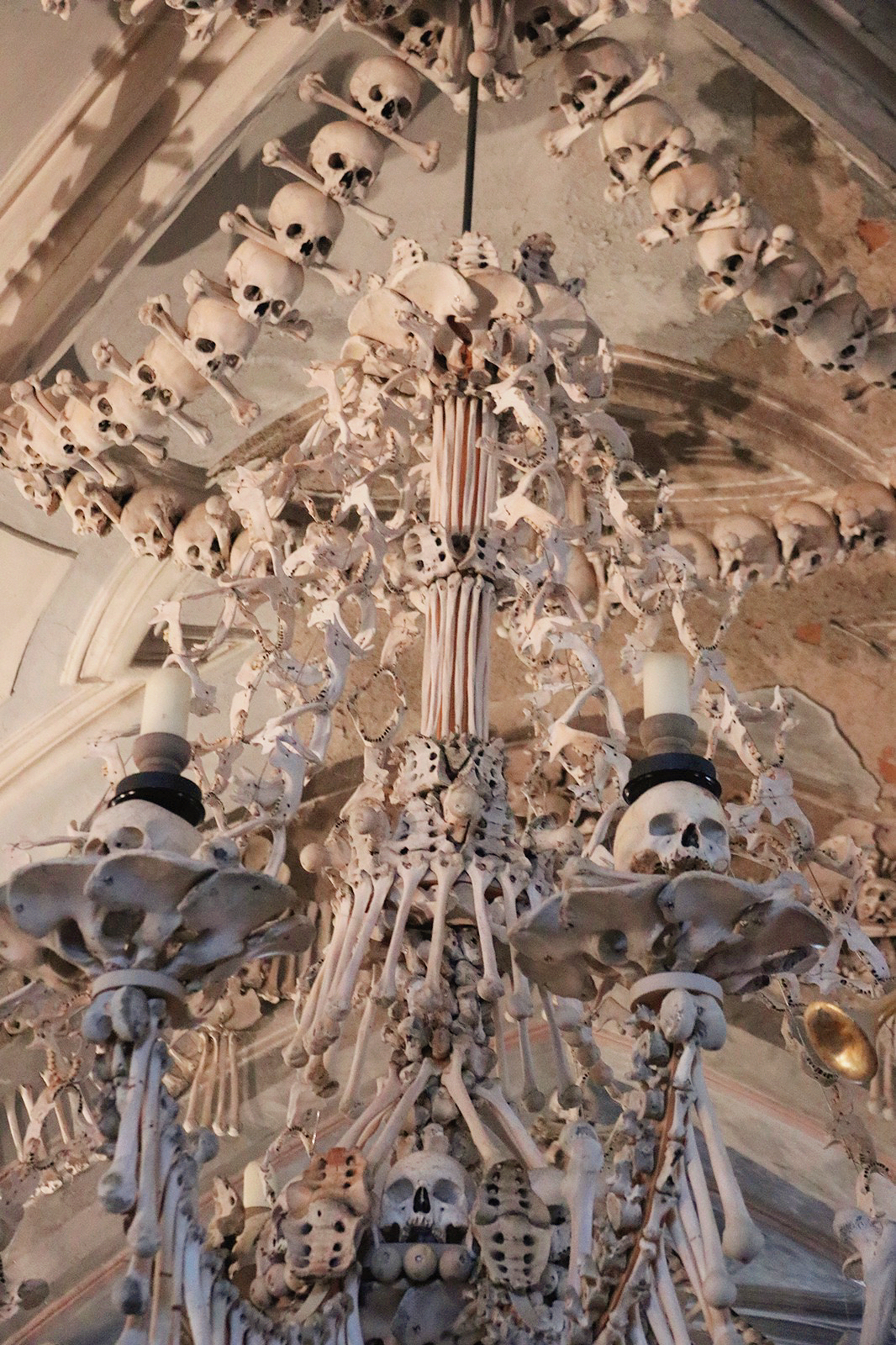 漫游捷克 | 布拉格周边 | 诡异的「人骨教堂」