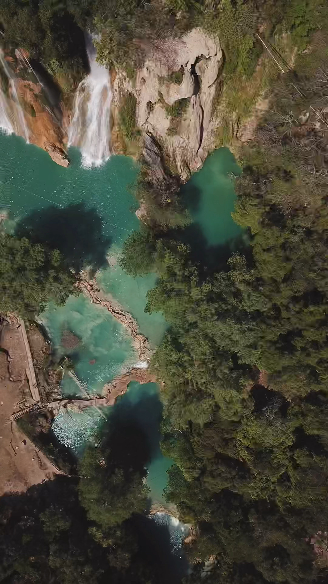 墨西哥最美瀑布之一的米纳斯比亚斯瀑布