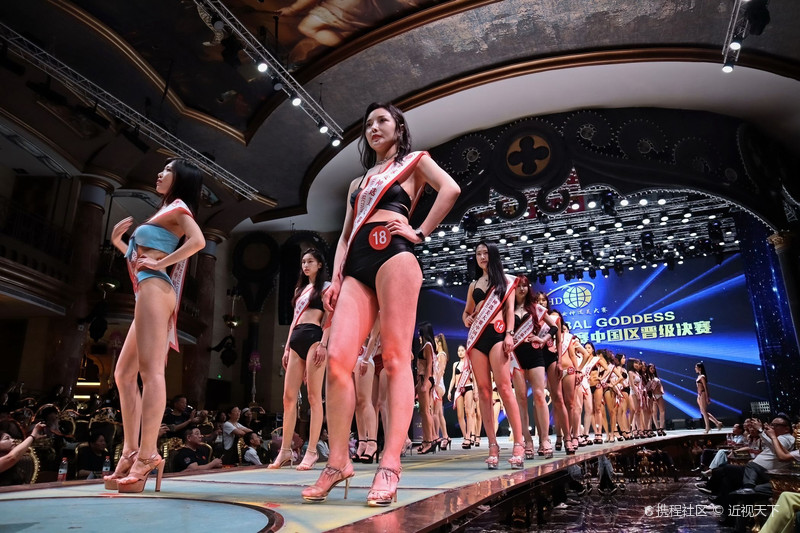 t台的比基尼走秀