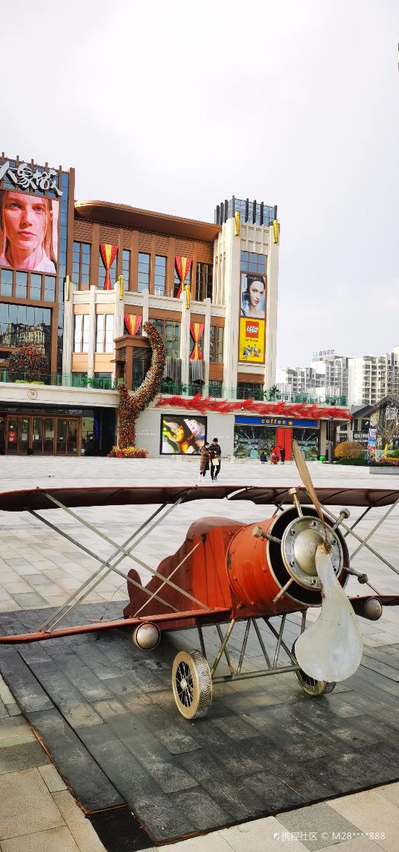 西宁海湖新区的的王府井大象城