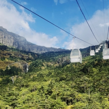 轿子山游雪山庄