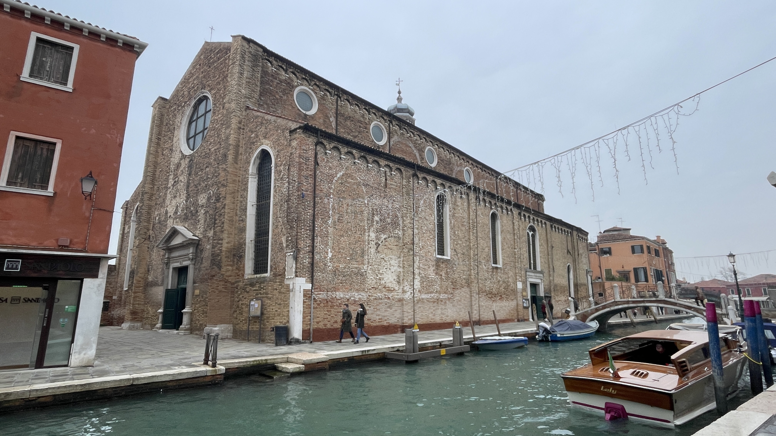 威尼斯｜离岛Murano圣彼得马尔蒂雷教堂