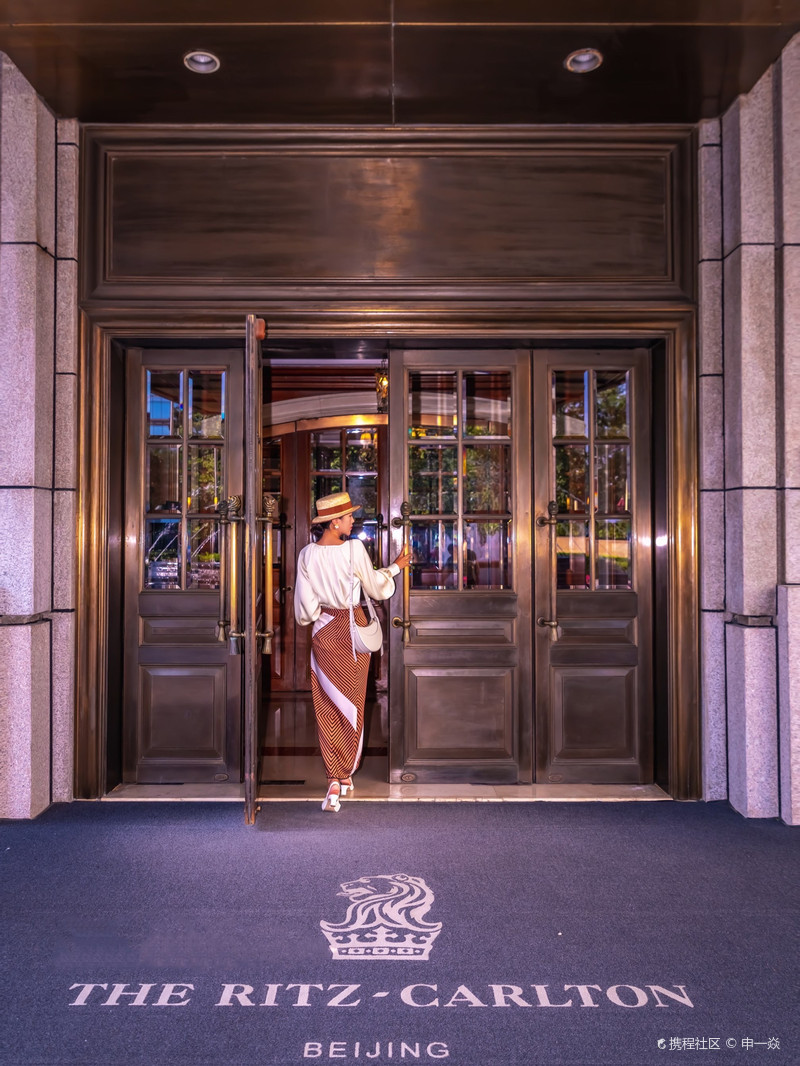 北京丽思卡尔顿酒店(华贸中心)