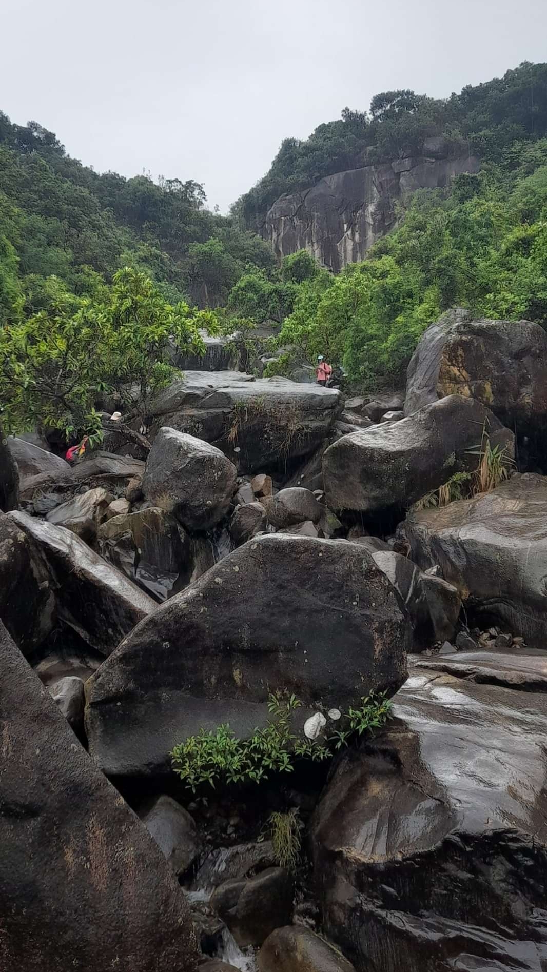 豫东南假日旅游爬山玩水