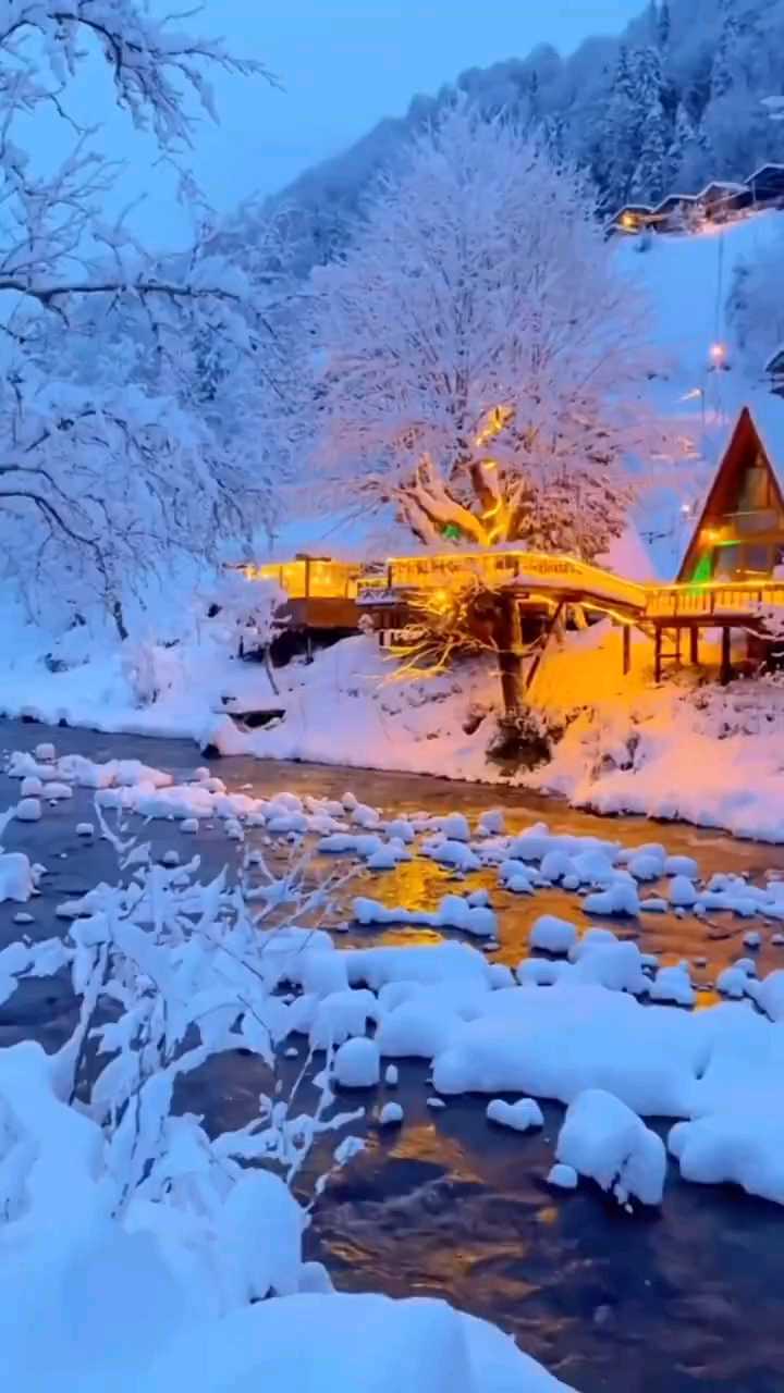 深冬、寒雪、围巾🧣、手套🧤、冻红的鼻子、多么希望身边还能有一个可爱的你……，我想你了#这里的风景美如