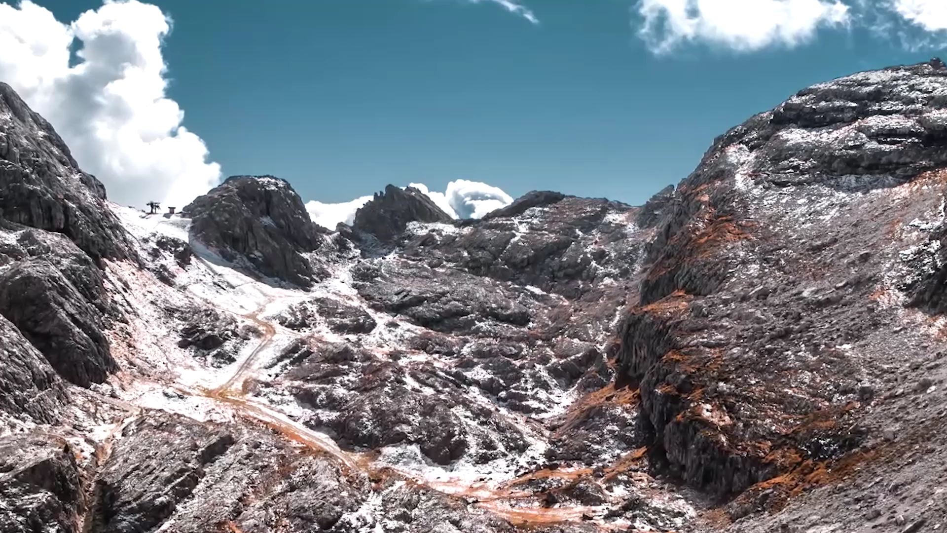 阿尔卑斯山：永恒的雪山与童话
