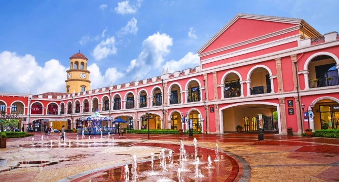 星巴克(杭州富阳首创奥特莱斯店)