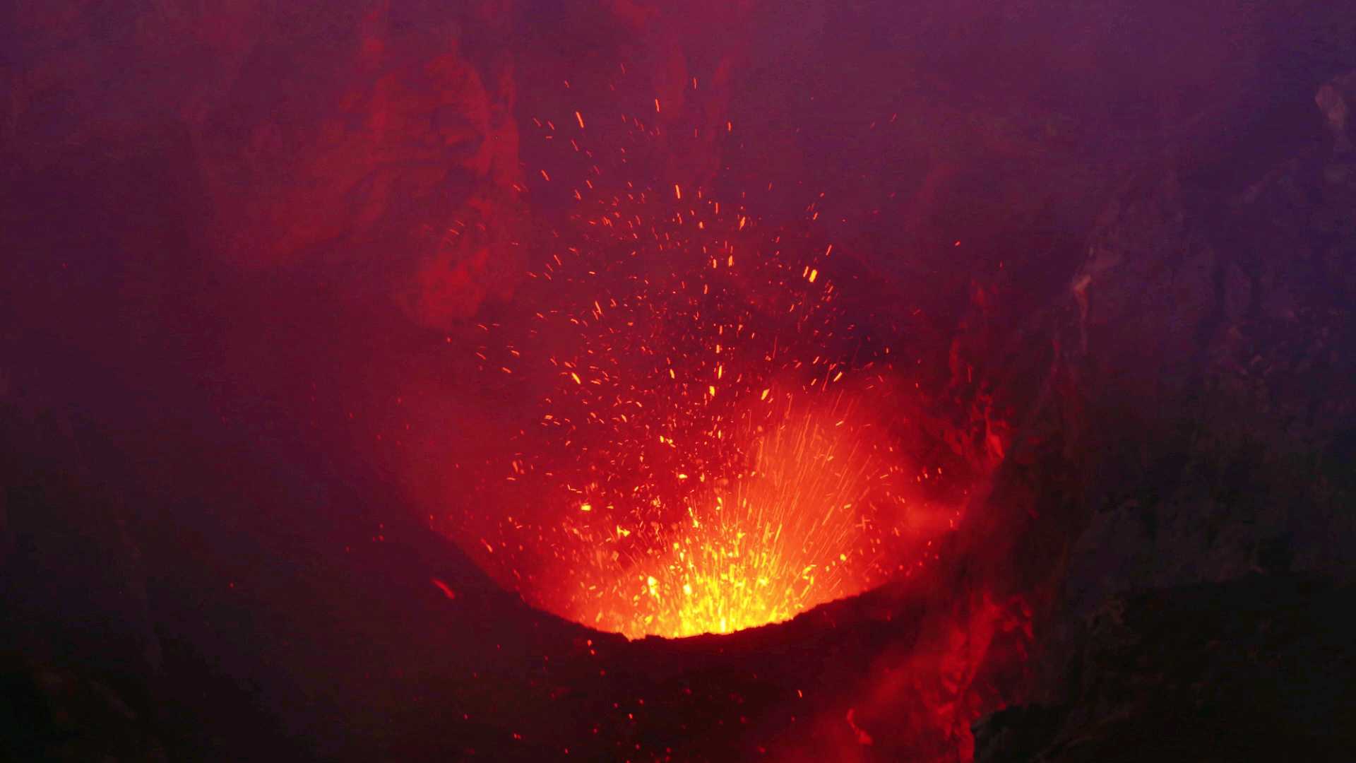 世界唯一可以近距离观看且常年喷发的活火山