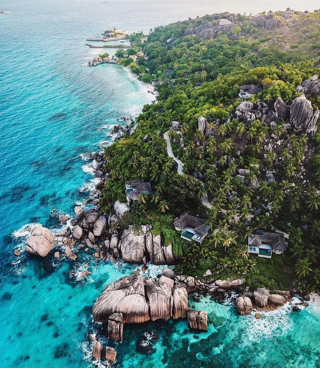 安利:印度洋明珠-塞舌尔 塞舌尔，位于印度洋上，由115个大小岛屿组 成，热带雨林气候。著名球星贝克