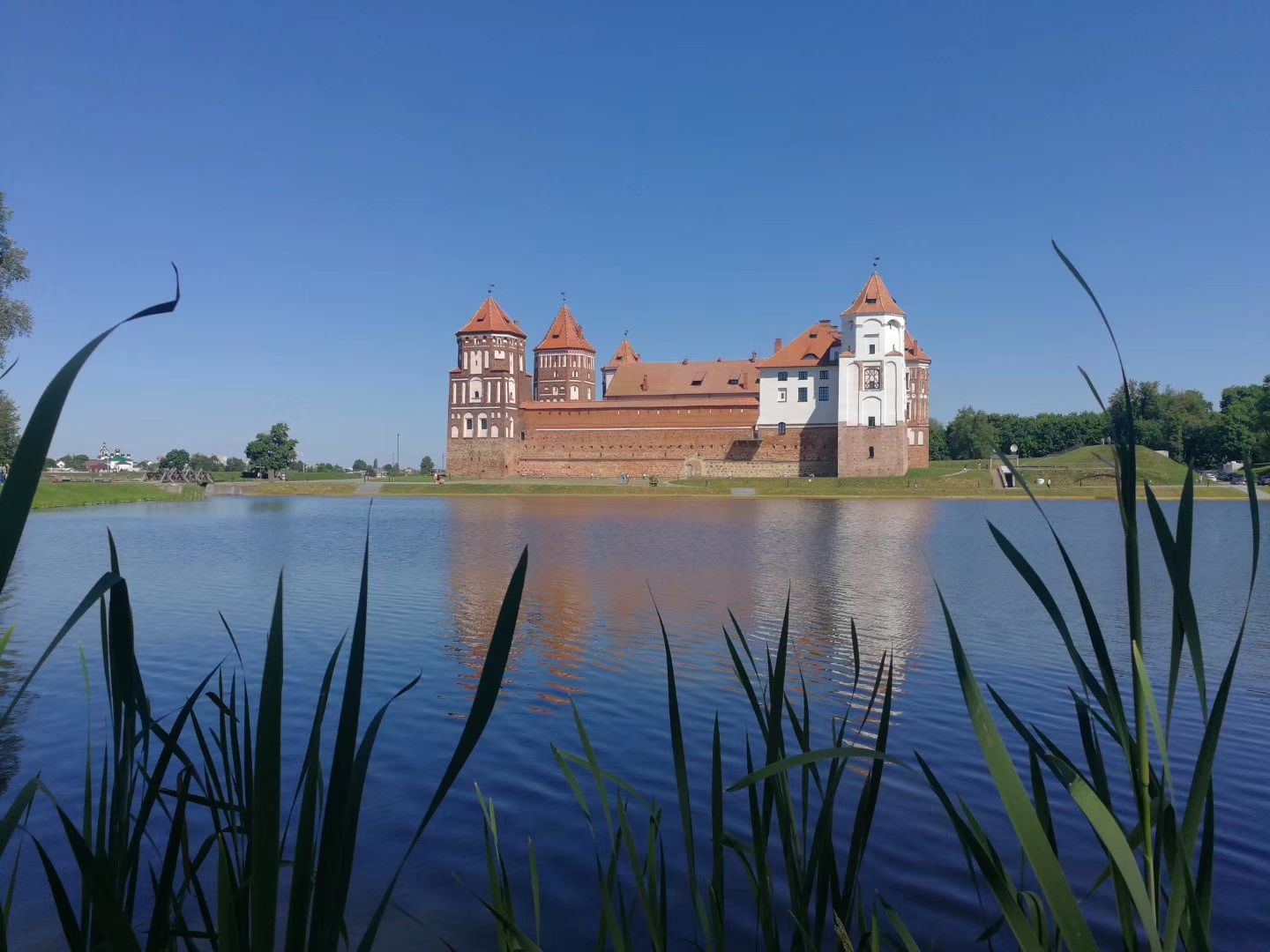 米尔城堡、拉济维乌城堡和布列斯特要塞。