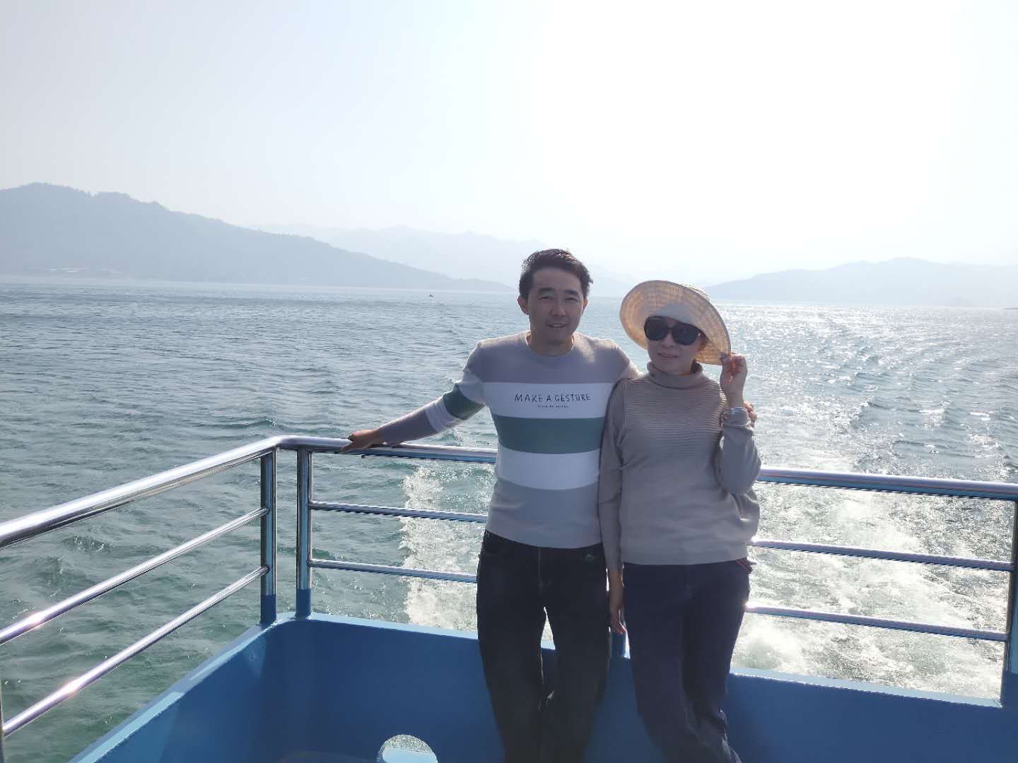 东江湖风景飘海旅行游船感受不一样的风景