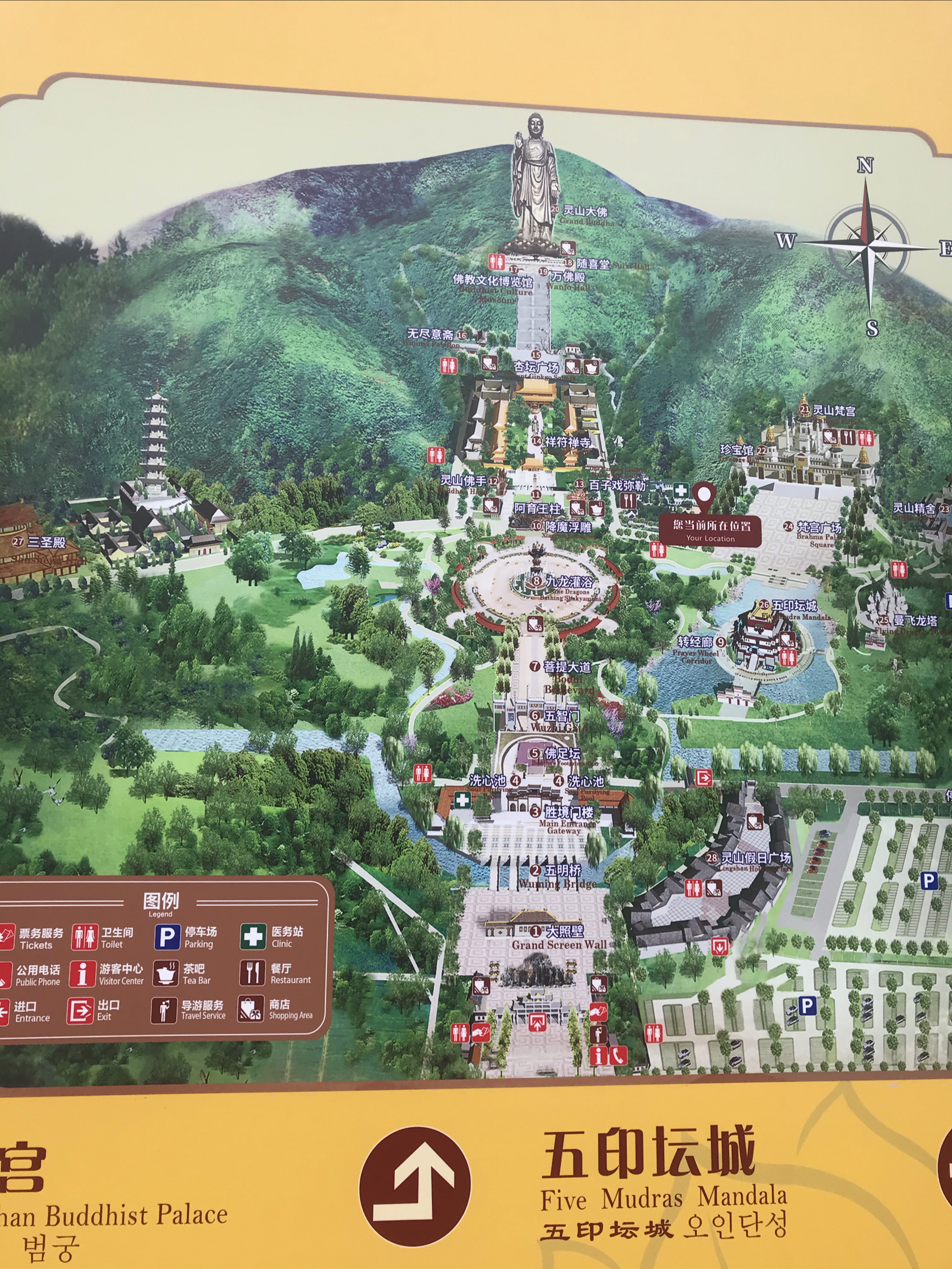 无锡灵山大佛景区很大，规模宏伟，是个佛教圣地。