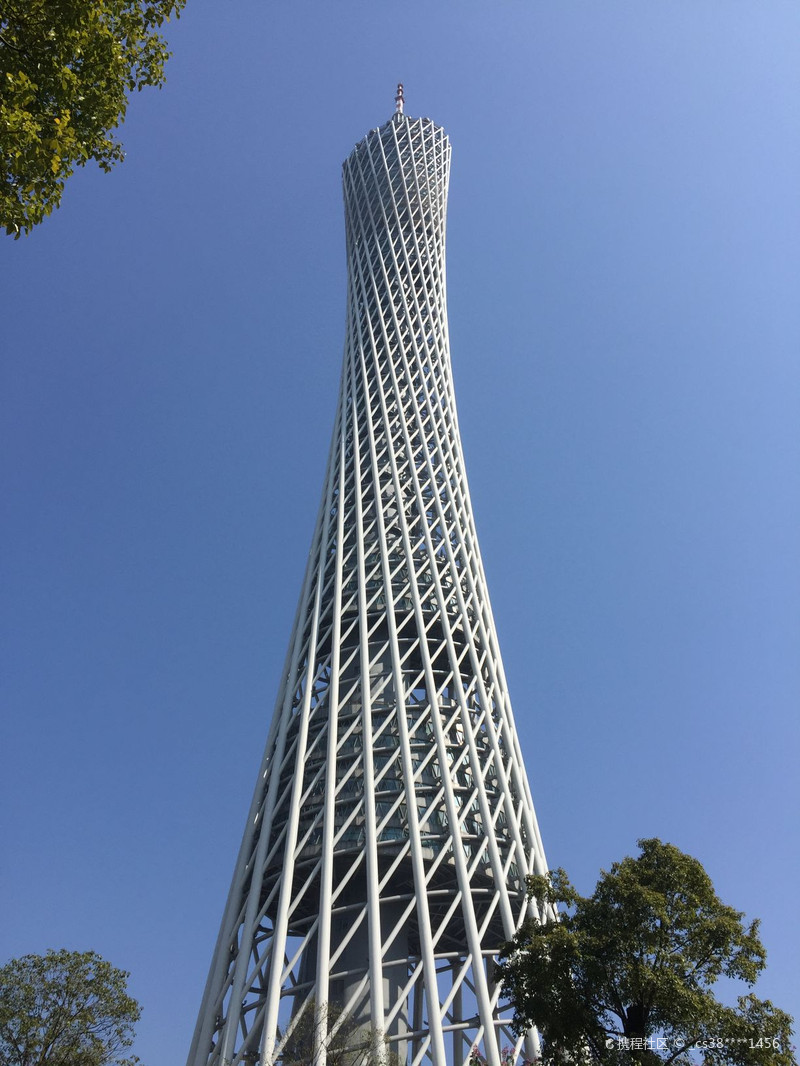 小蛮腰—广州塔塔身主体高454米，天线桅杆高146米，总高度60