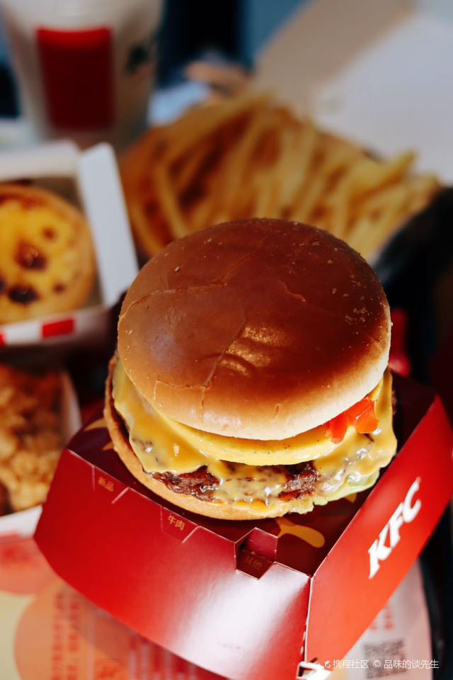 肯德基新品瀑布芝士汁汁厚作安格斯牛堡绝了
