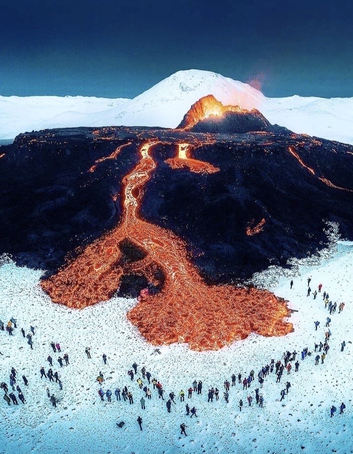 法格拉达尔火山冰火两重天