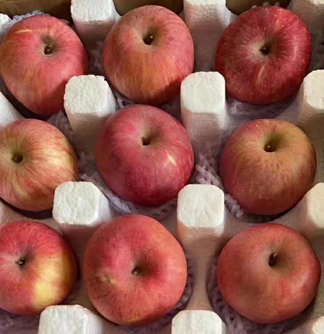 洛川苹果绝对值得推荐给大家，年前买了一大箱，过年大家分享吃吃讨个吉利！