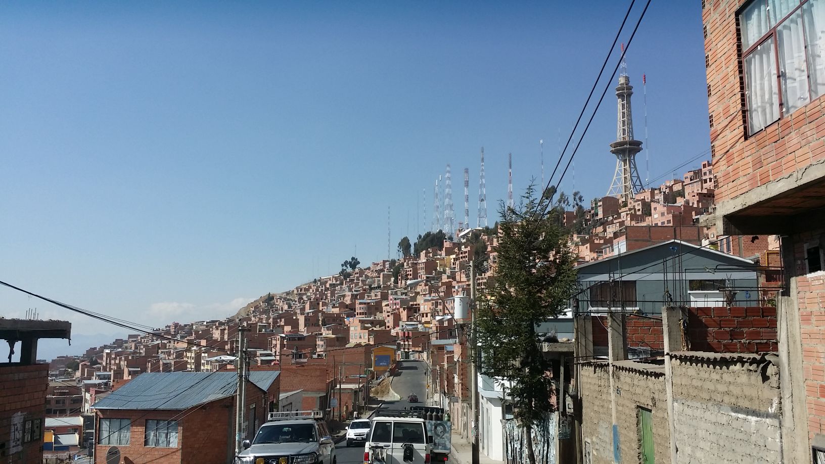 拉巴斯（西班牙语：La Paz），是南美洲国家玻利维亚的行政首都，议会和政府机构所在地（法定首都和最
