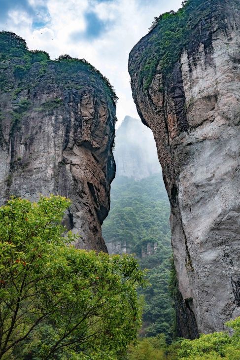 显胜门景区