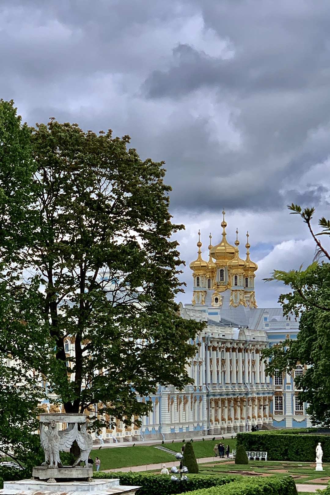 2019年5月俄罗斯叶卡捷琳娜宫。一尺潇潇动叶宫，云台瑟瑟两袂空