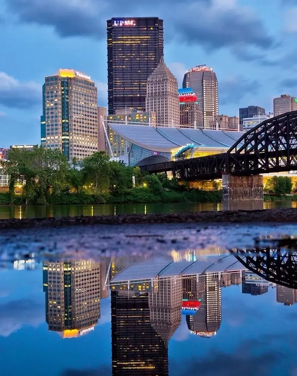 匹兹堡 是美国十大城市之一，位于美国宾夕法尼亚州