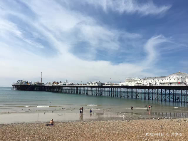 英国南部的布莱顿,距离伦敦90公里,一直都是很有名气的海滨城市,被称