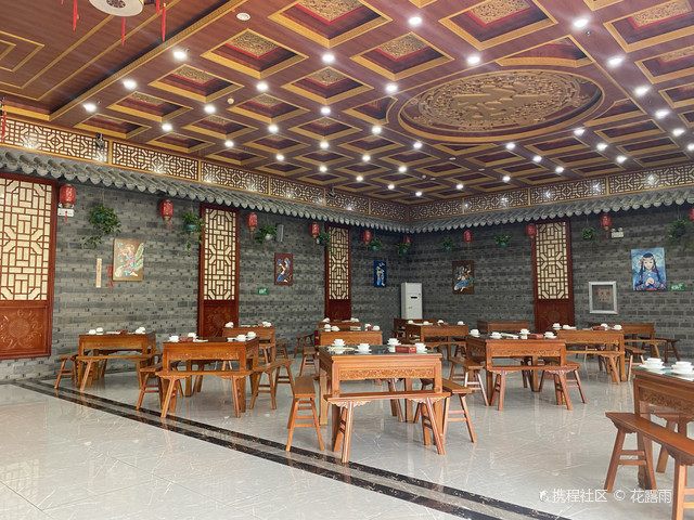 早早吃鸭不排队份量多多很实惠_宜良四海饭店探店