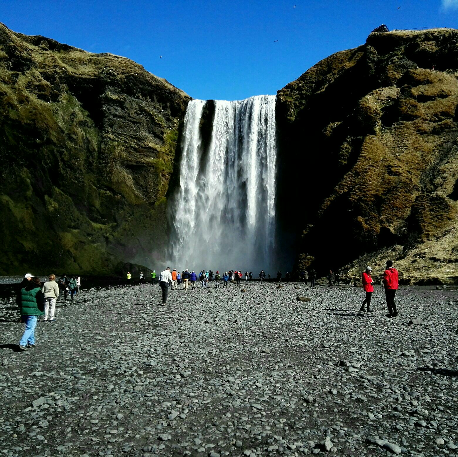 冰岛的彩虹瀑布
