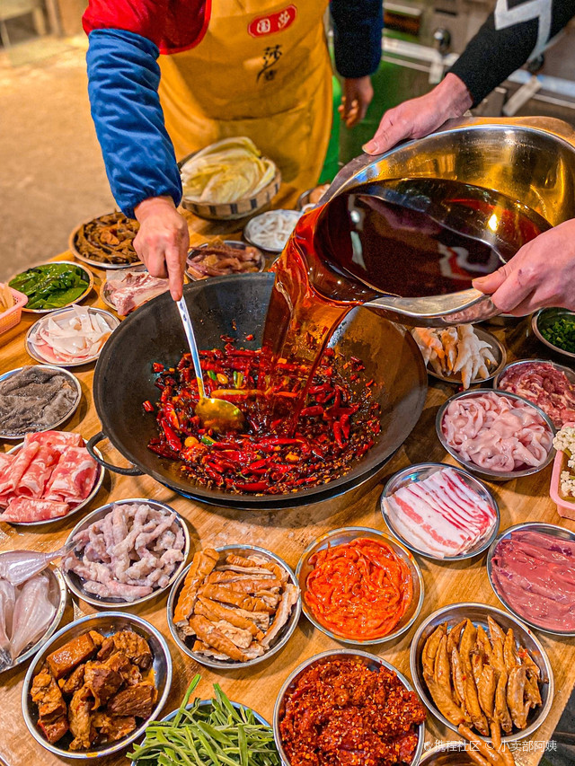 尝试了最近风很大的重庆地摊火锅太好吃了