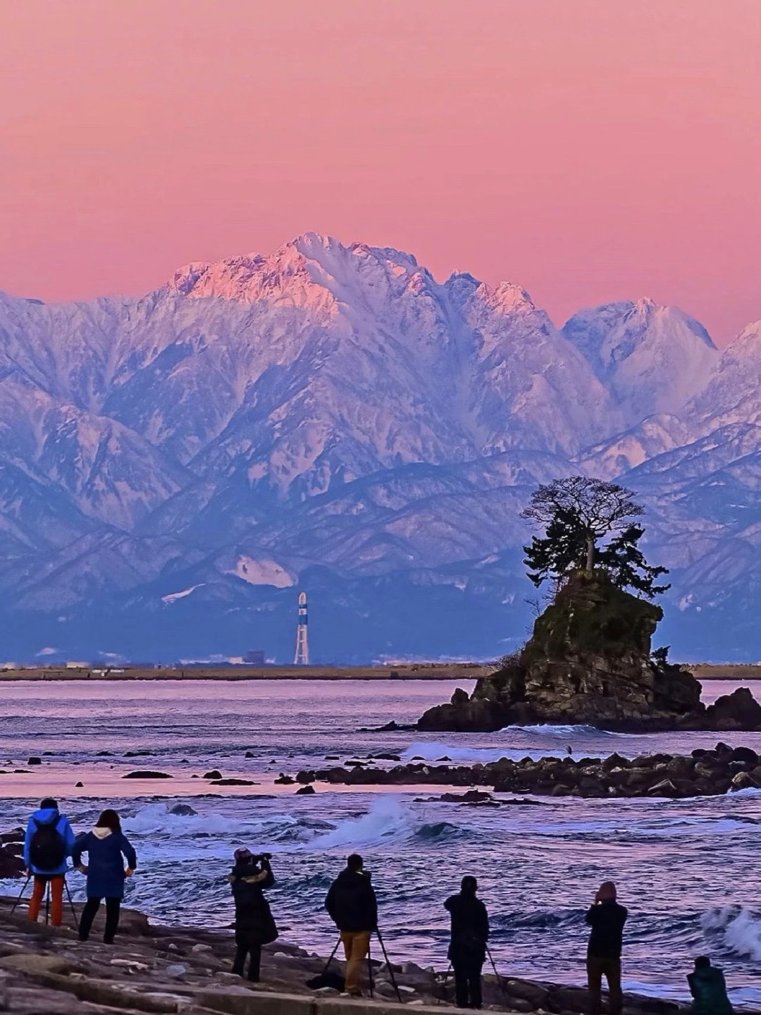 日本雨晴海岸——在哆啦A梦故乡看雪山大海