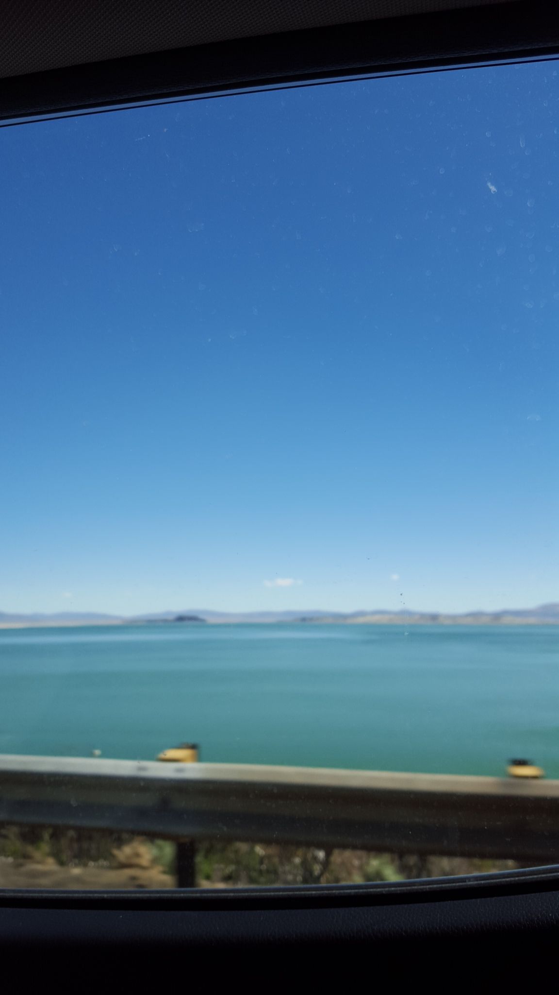 从车里看这片湖😃😉