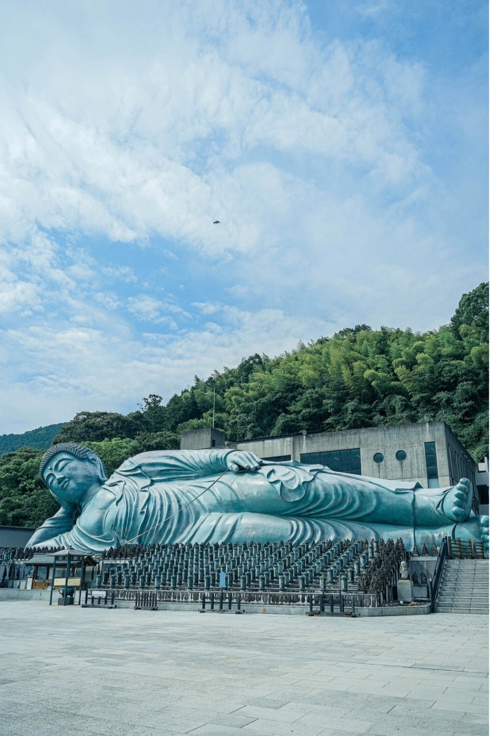日本旅行世界最大的青铜释迦涅槃像