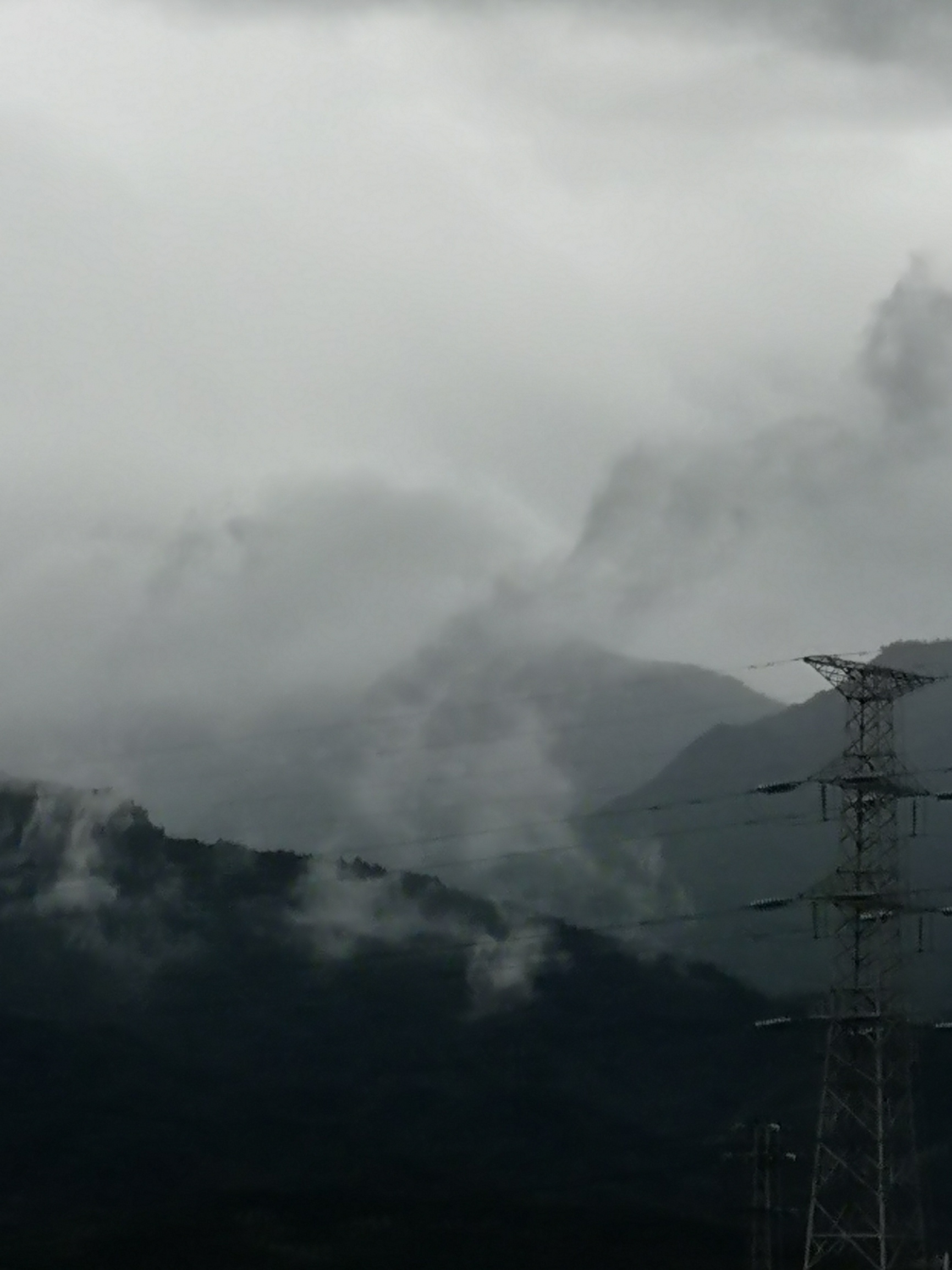 雾锁山头山锁雾