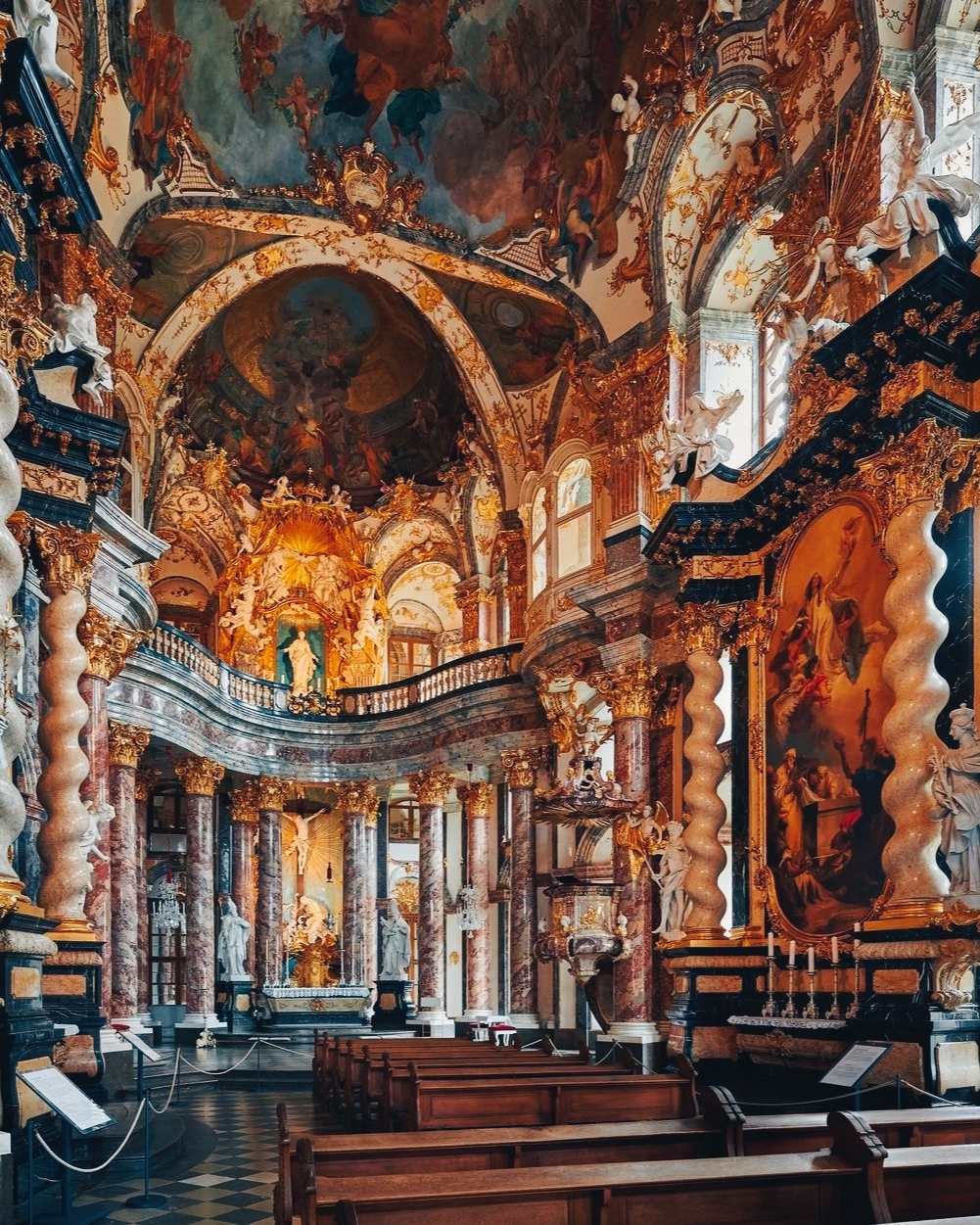 维尔茨堡宫的宫廷教堂