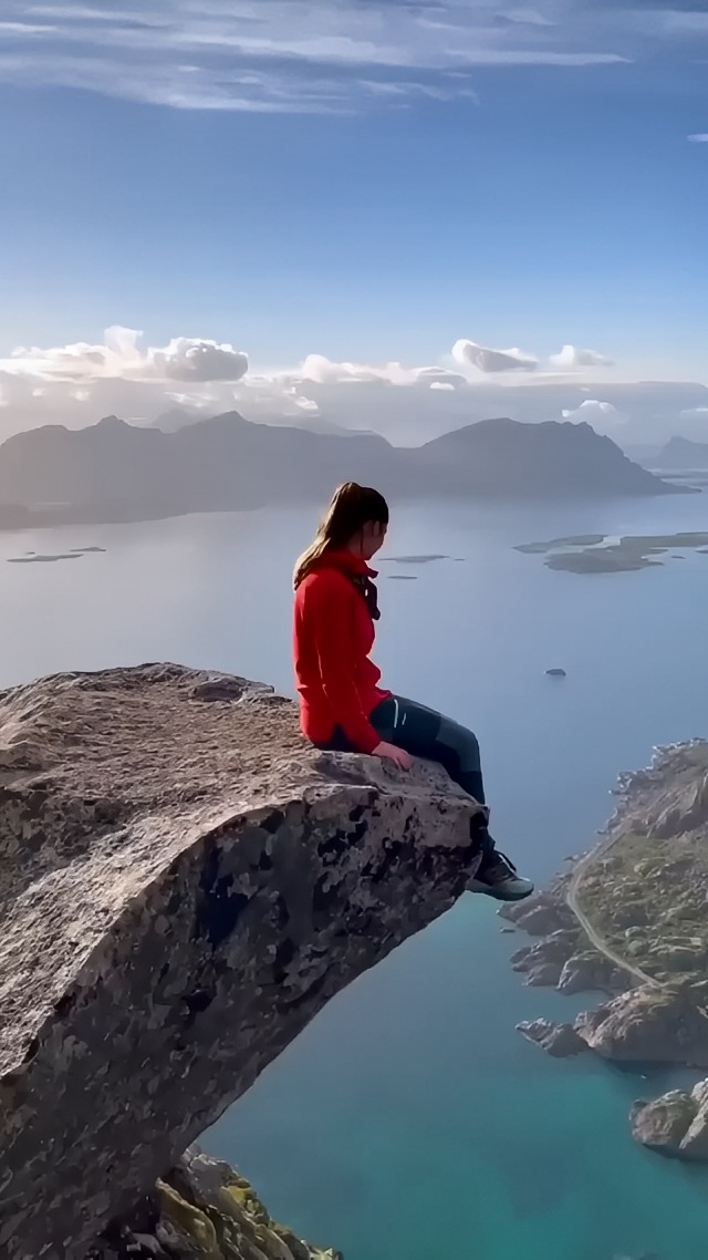 挪威，坐在恶魔之舌上俯瞰世界
