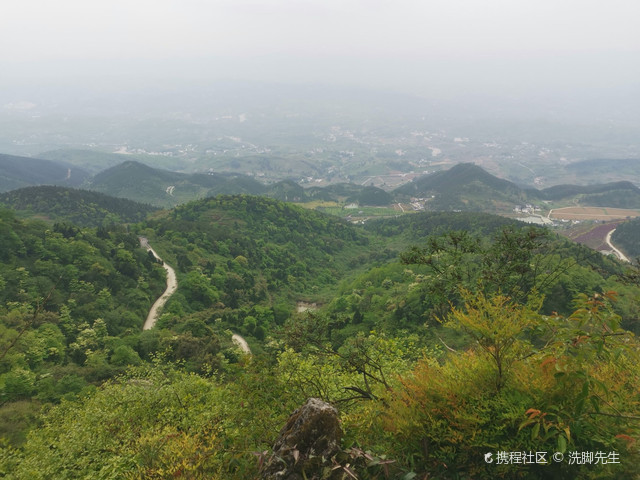 云龟山海拔有一千米左右,骑行上山可以感觉到空气越来越清新.
