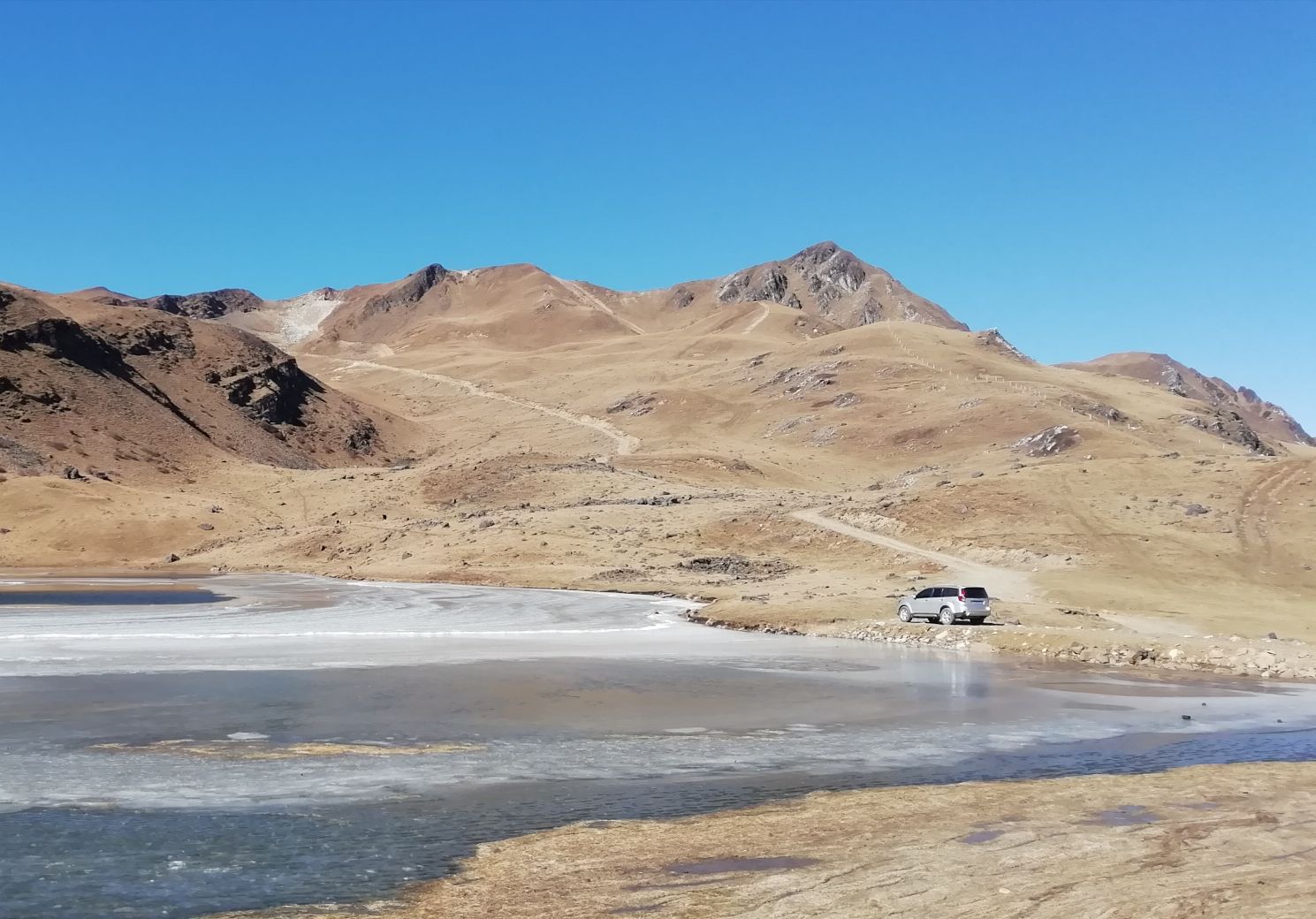 三丁眼里的东川雪岭草山