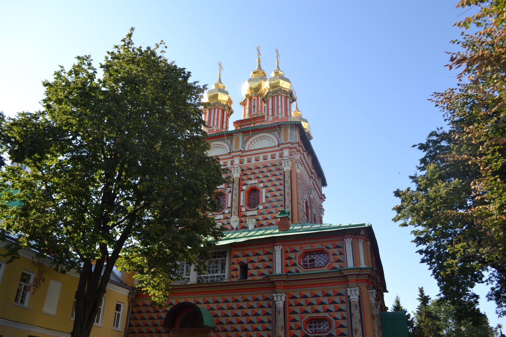 俄罗斯随手拍系列29-圣三一教堂群  谢尔盖耶夫三一圣大修道院 俄罗斯的历史一半都与东正教有关，而谢