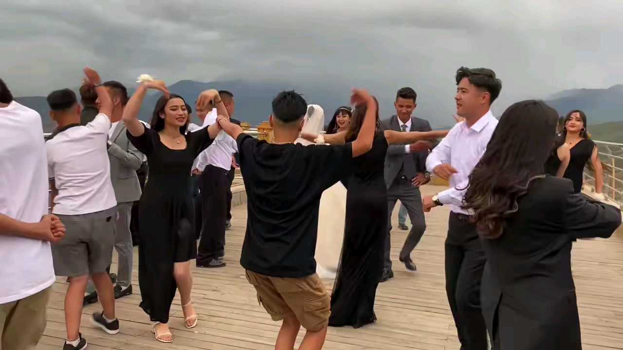 维族婚礼的舞蹈