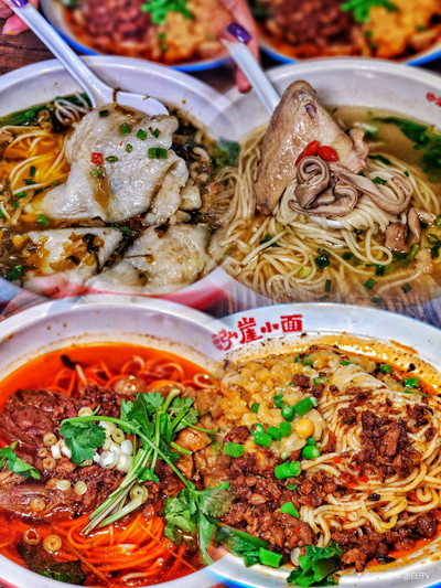 重庆小面环境第一名🥇就在解放碑洪崖洞旁