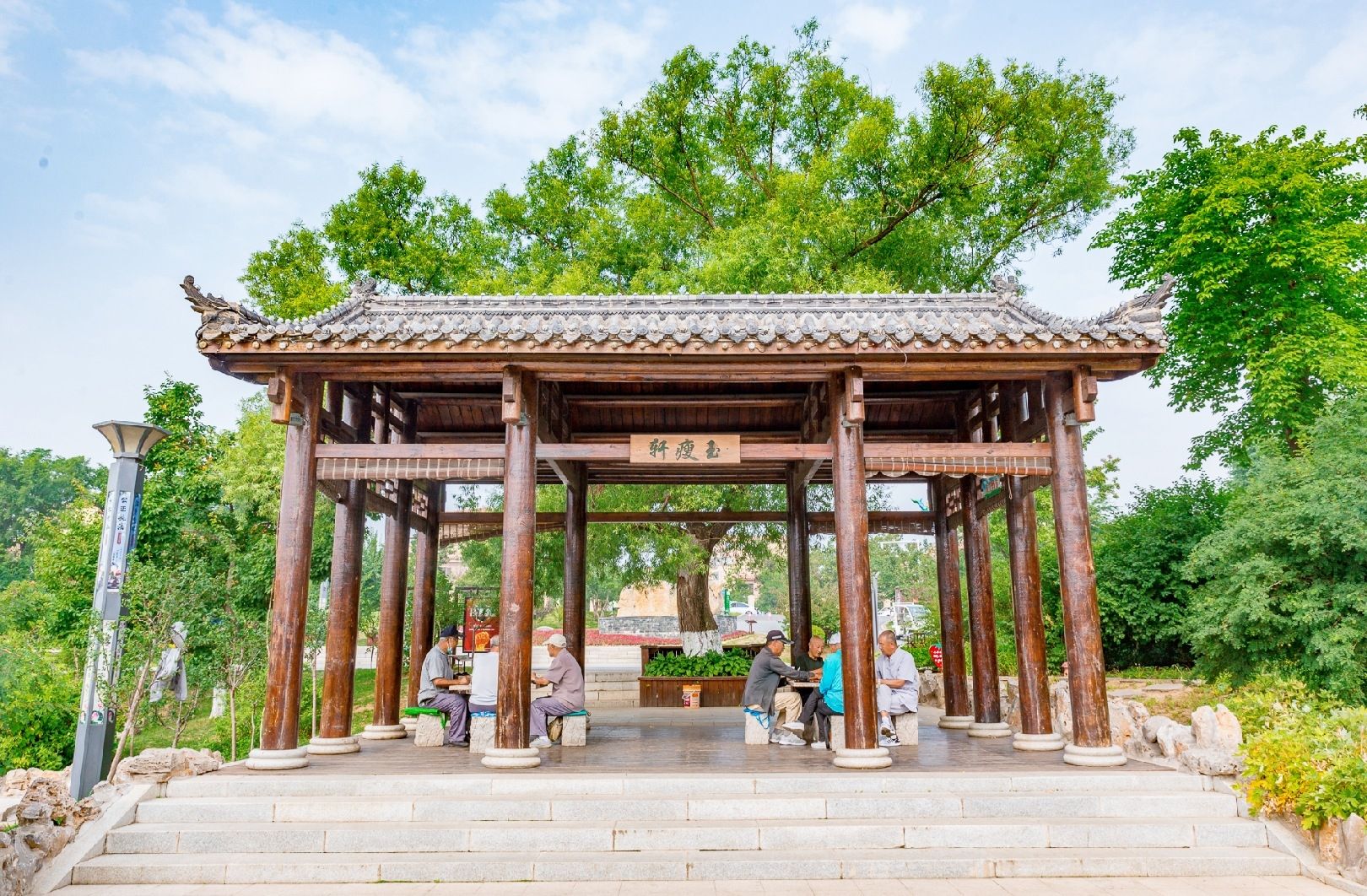 메이허커우 2일 투어: 장백산 식물원과 별빛 꽃바다, 계관산 숲 탐험