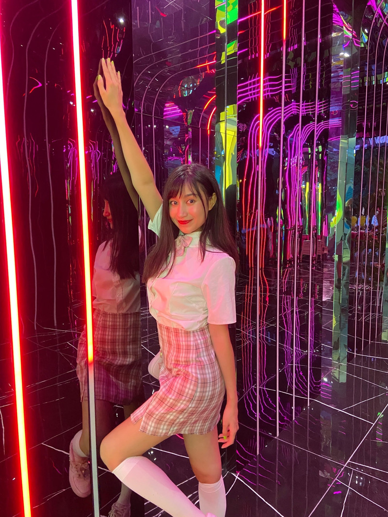 辣妹必备ktv拍照姿势分分钟出大片